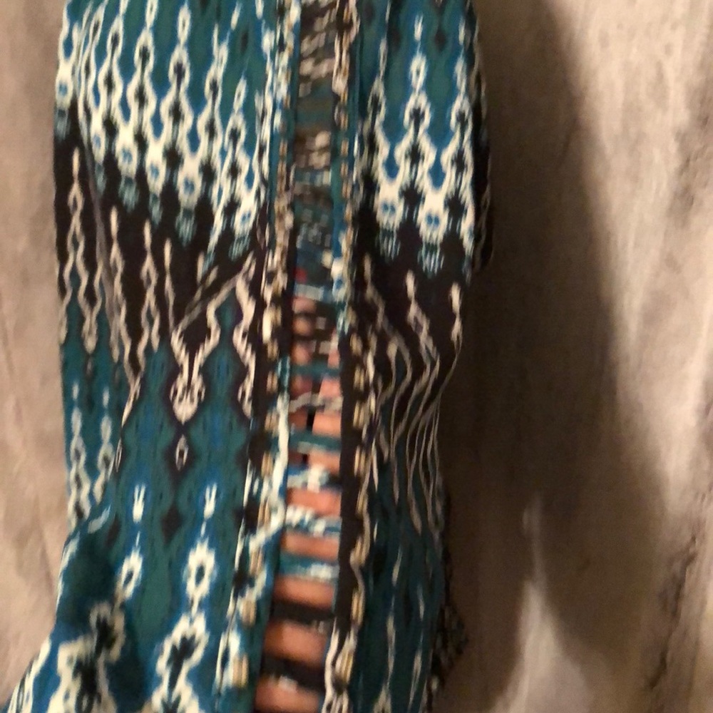 Gorgeous Patterned Blouse - Picture 4 of 4